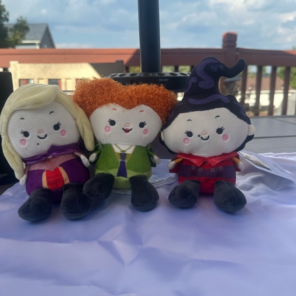 Disney Hallmark Better Together Hocus Pocus Magnetic Plush Set NWT - Picture 1 of 4